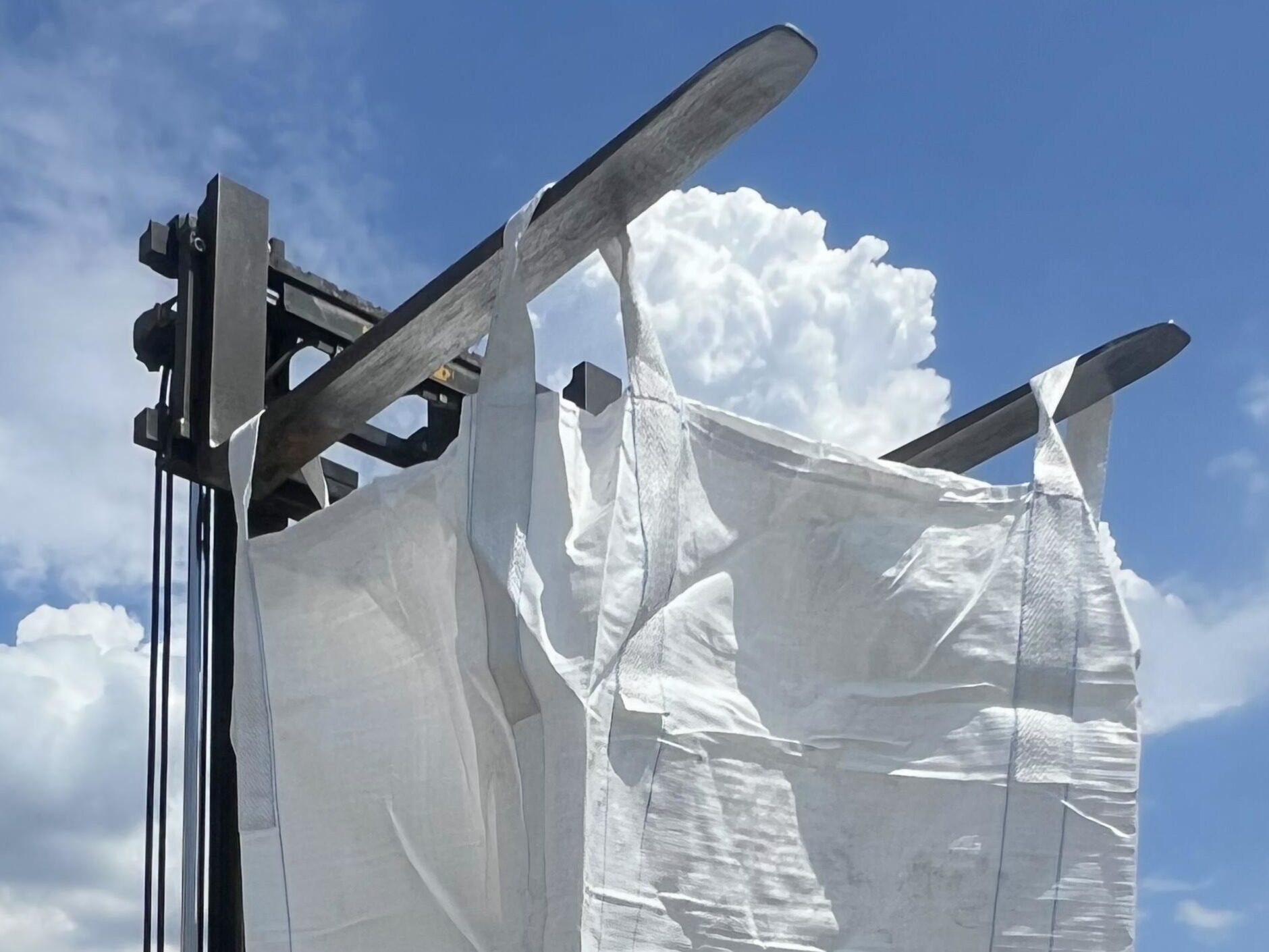 Használt Big Bag zsák 95 × 95 × 155 cm, extra erős, válogatott és tiszta kivitelben, nagy készletből, azonnal raktárról.